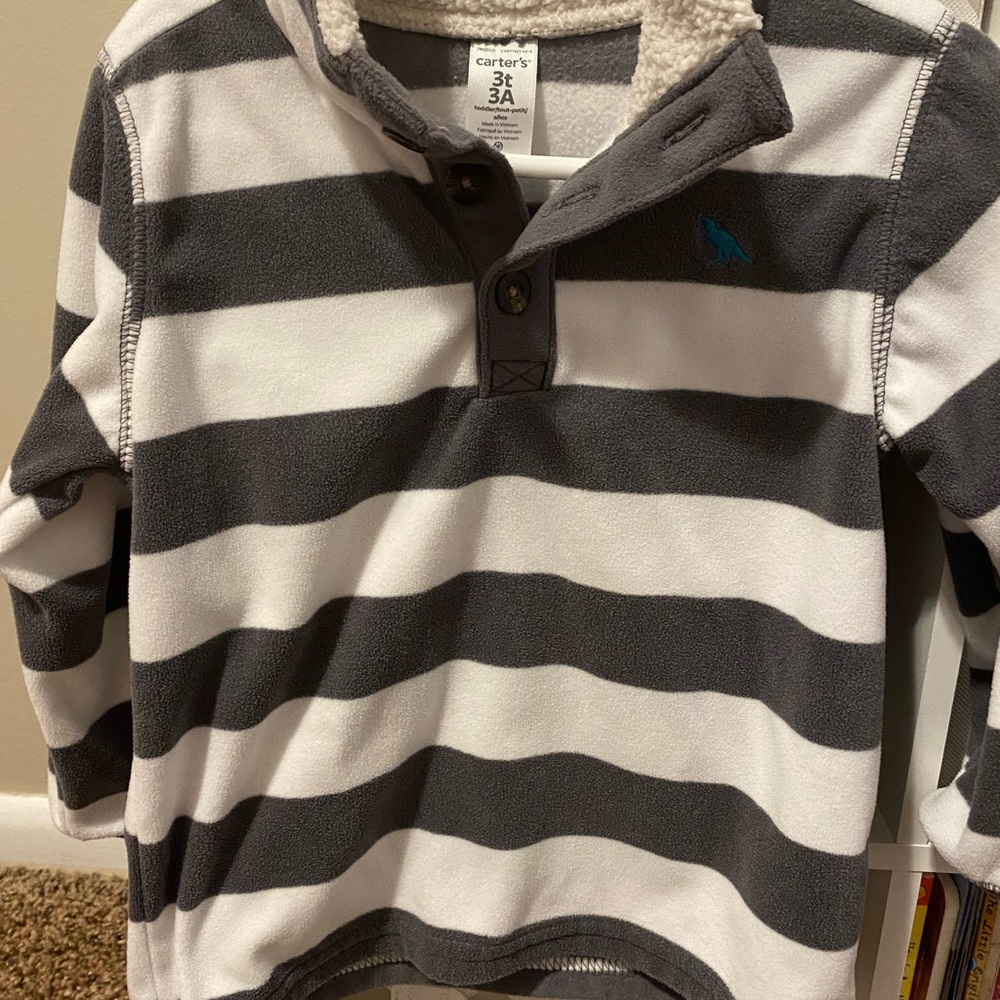 3T two piece Carters fleece set. Excellent used condition